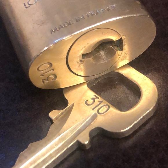 Louis Vuitton LV Gold Pqdlock Lock & Key 310 - Picture 6 of 13